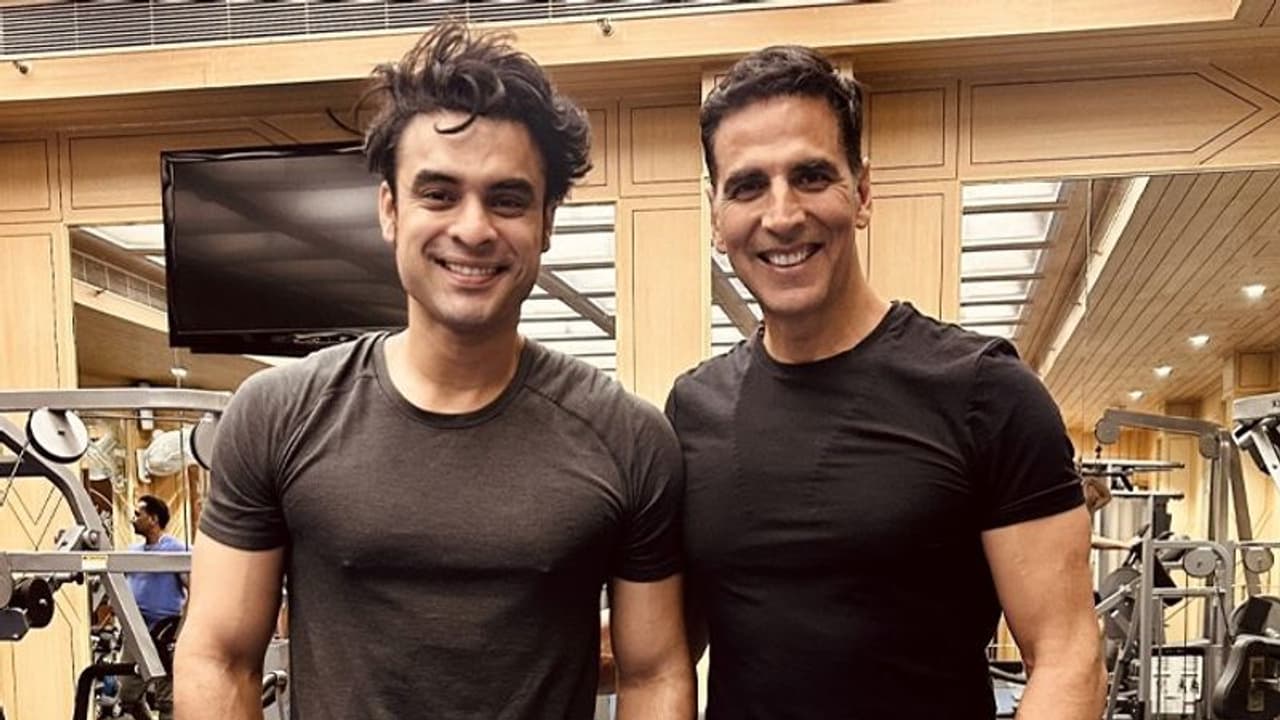 Tovino Thomas gushes over meeting bollywood's 'Khiladi' Akshay Kumar; expresses admiration through tweet