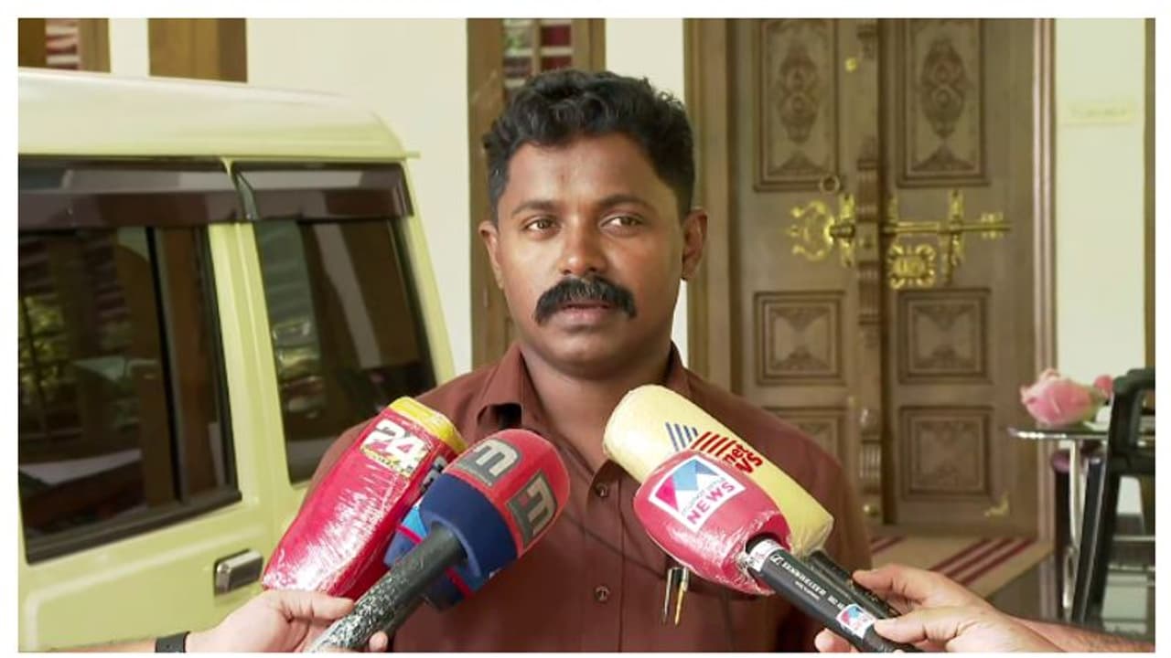 '80 ലക്ഷം തരാമെന്ന് വൈശാഖൻ വാഗ്ദാനം ചെയ്തു, ഈ വീഡിയോ പുറത്തുവിട്ടത് ഞാനല്ല'; പരാതിക്കാരൻ അജിത് കൊടകര '80 ലക്ഷം തരാമെന്ന് വൈശാഖൻ വാഗ്ദാനം ചെയ്തു, ഈ വീഡിയോ പുറത്തുവിട്ടത് ഞാനല്ല'; പരാതിക്കാരൻ അജിത് കൊടകര