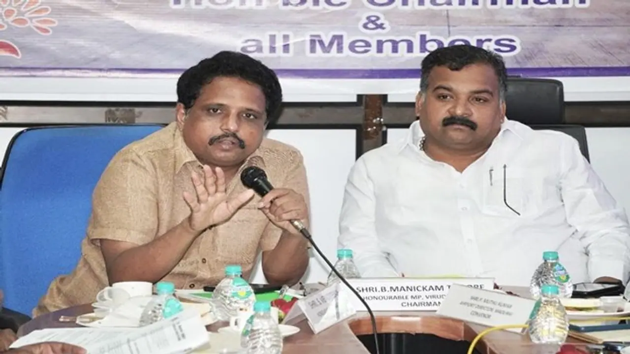 மதுரை விமானநிலையம்: தமிழ்நாட்டை வஞ்சிக்கும் ஒன்றிய அரசு சு.வெங்கடேசன் காட்டம்! மதுரை விமானநிலையம்: தமிழ்நாட்டை வஞ்சிக்கும் ஒன்றிய அரசு சு.வெங்கடேசன் காட்டம்!