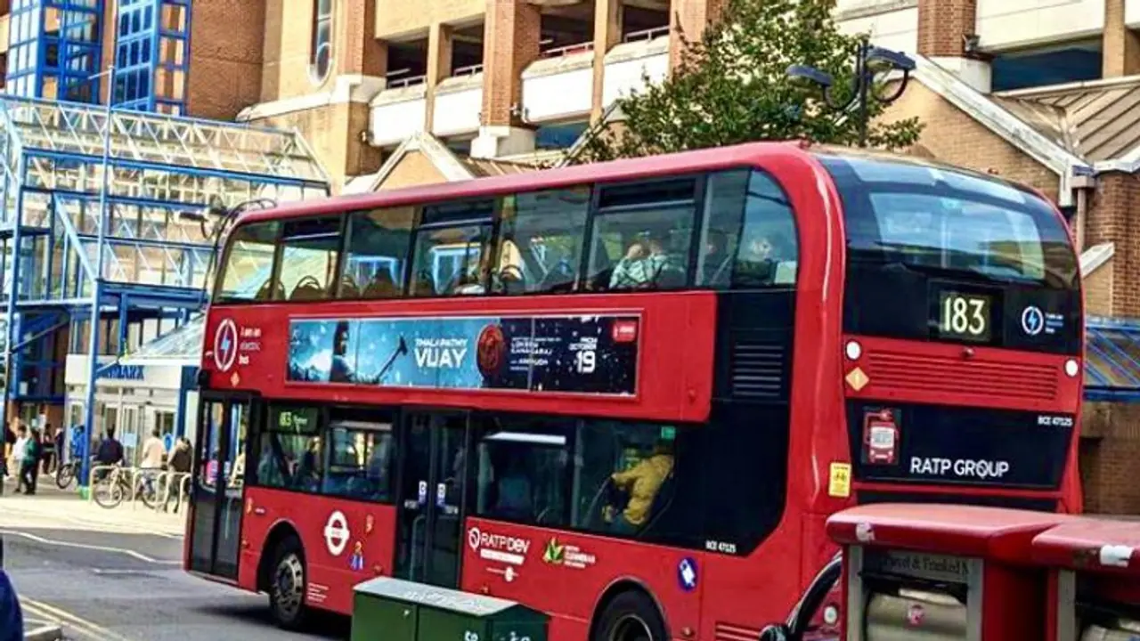 லண்டன் நகர பேருந்துகளில் மாசாக வலம் வரும் லியோ.. வேற லெவல் ப்ரோமோஷனில் இறங்கிய படக்குழு வைரல் வீடியோ!