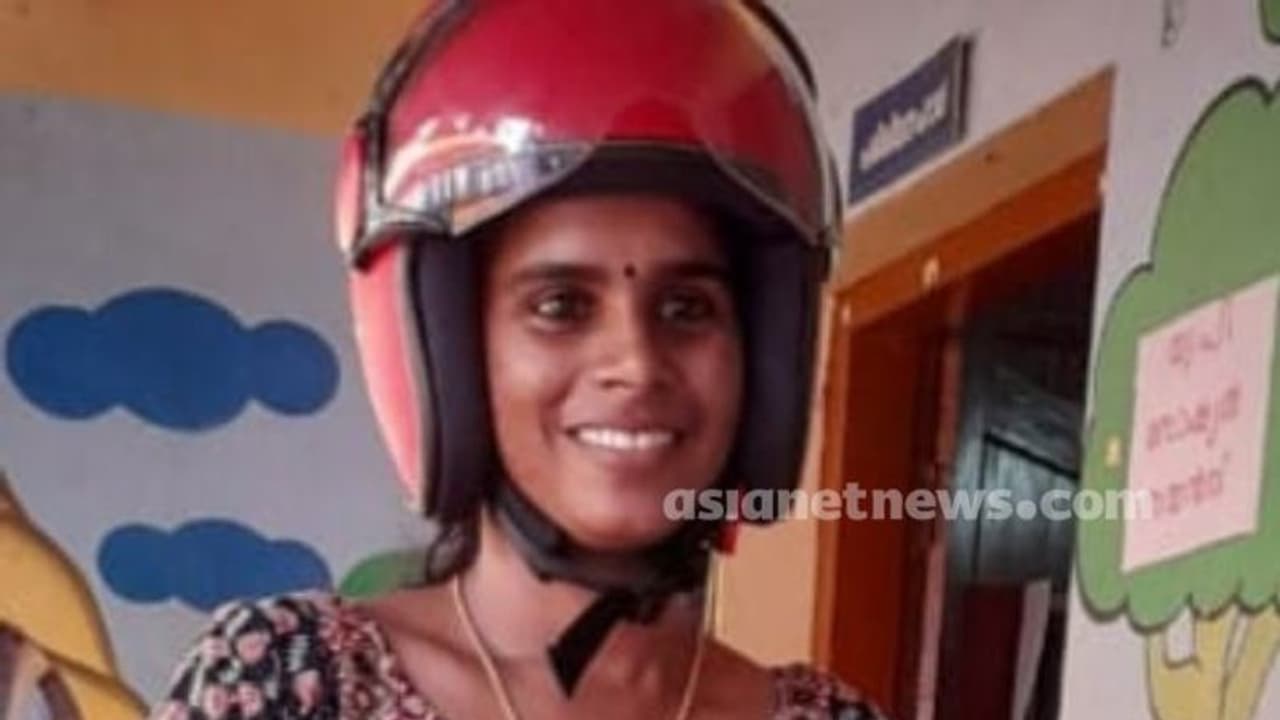 പിക്കപ്പ് വാനിടിച്ച് സ്കൂട്ടർ യാത്രികയായ അധ്യാപികയ്ക്ക് ദാരുണാന്ത്യം