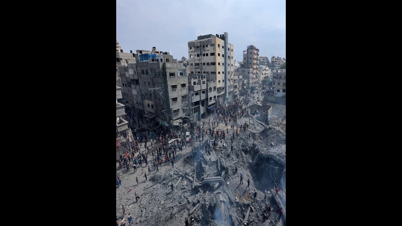 ഇസ്രയേല് ഹമാസ് യുദ്ധം അഞ്ചാംദിനത്തില്; മരിച്ചത് രണ്ടായിരത്തോളം പേര്, ഗാസയില് കനത്ത ബോംബാക്രമണം ഇസ്രയേല് ഹമാസ് യുദ്ധം അഞ്ചാംദിനത്തില്; മരിച്ചത് രണ്ടായിരത്തോളം പേര്, ഗാസയില് കനത്ത ബോംബാക്രമണം