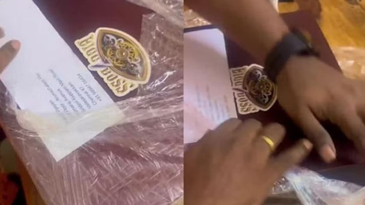 பிக்பாஸ்ஸிடம் இருந்து விஜய் டிவி பிரபலத்திற்கு சென்ற கிஃப்ட்! இவர் தான் வைல்ட் கார்டா? வைரலாகும் வீடியோ! 