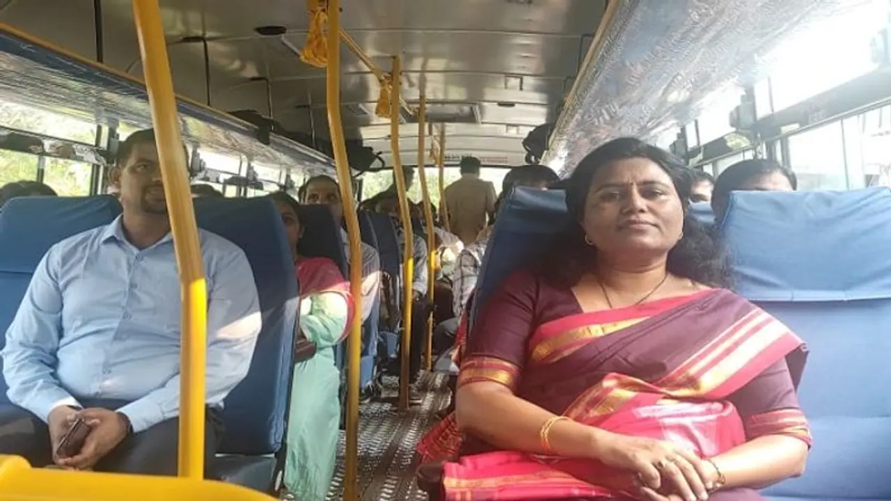 ಸರ್ಕಾರಿ ಬಸ್‌ಗಳಲ್ಲಿ ಪ್ರಯಾಣಿಸಿ ಇಬ್ಬರು ಮಹಿಳಾ ಡೀಸಿಗಳ ಮಾದರಿ ನಡೆ