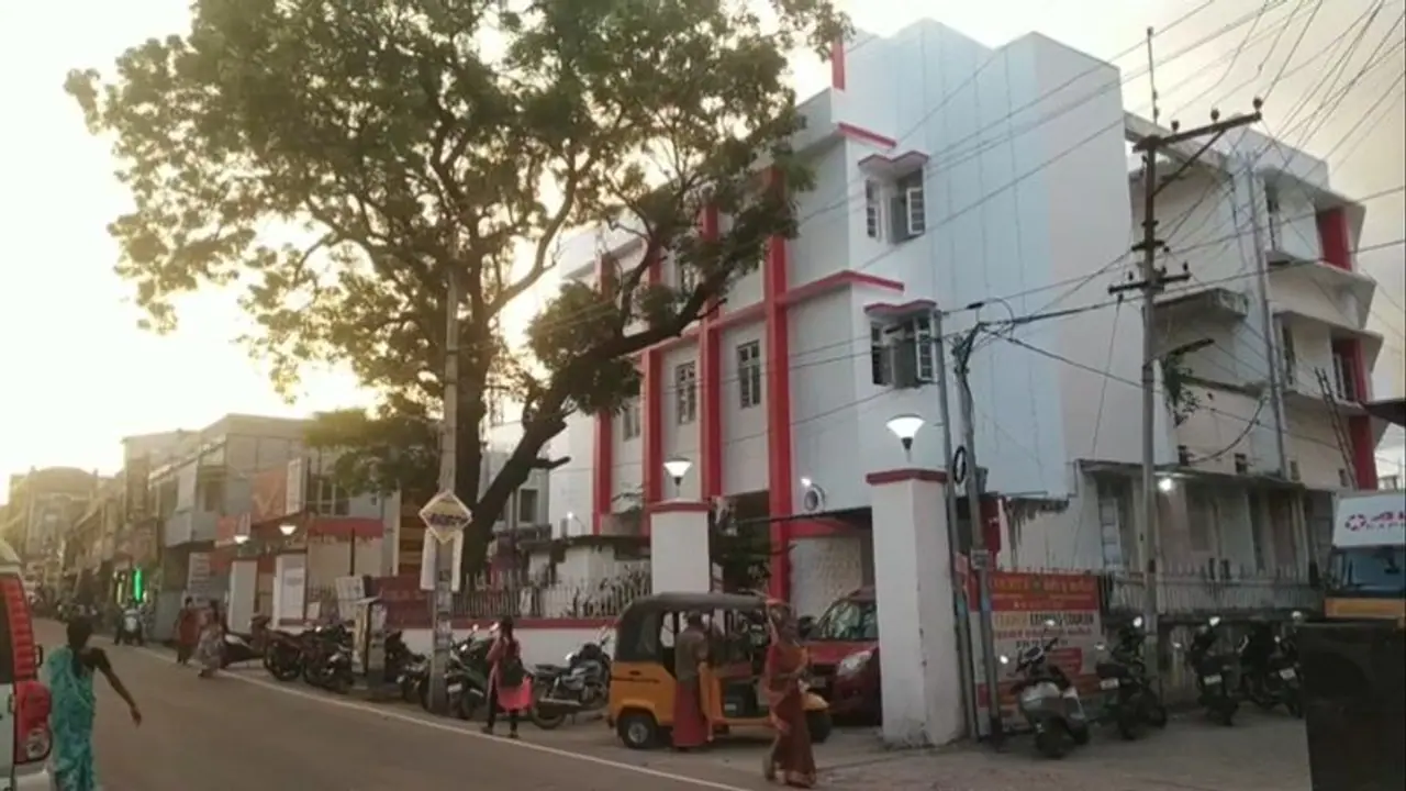 மாவட்ட தபால் நிலையத்திற்கு வெடிகுண்டு மிரட்டல்; கன்னியாகுமரியில் உச்சக்கட்ட பரபரப்பு மாவட்ட தபால் நிலையத்திற்கு வெடிகுண்டு மிரட்டல்; கன்னியாகுமரியில் உச்சக்கட்ட பரபரப்பு