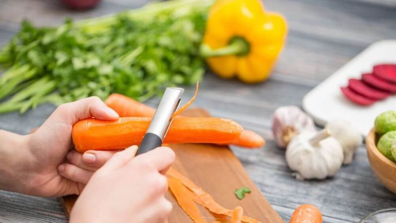 ഈ നാല് പച്ചക്കറികൾ കഴിക്കേണ്ടത് തൊലിയോടുകൂടി, ഏതൊക്കെയാണെന്നല്ലേ...? ഈ നാല് പച്ചക്കറികൾ കഴിക്കേണ്ടത് തൊലിയോടുകൂടി, ഏതൊക്കെയാണെന്നല്ലേ...?