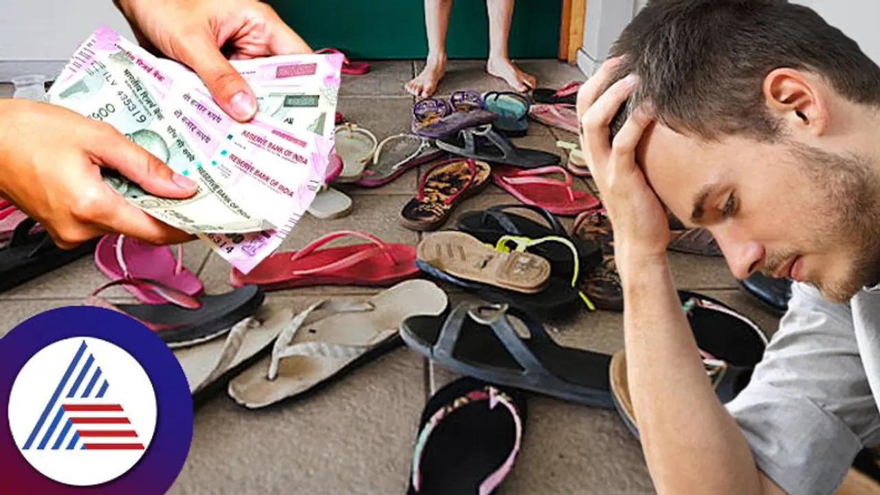 ಚಪ್ಪಲಿ ಹೀಗೆ ಇಡುವುದು ಅಶುಭ,ಇಟ್ರೆ ಹಣದ ಕೊರತೆ ಗ್ಯಾರಂಟಿ