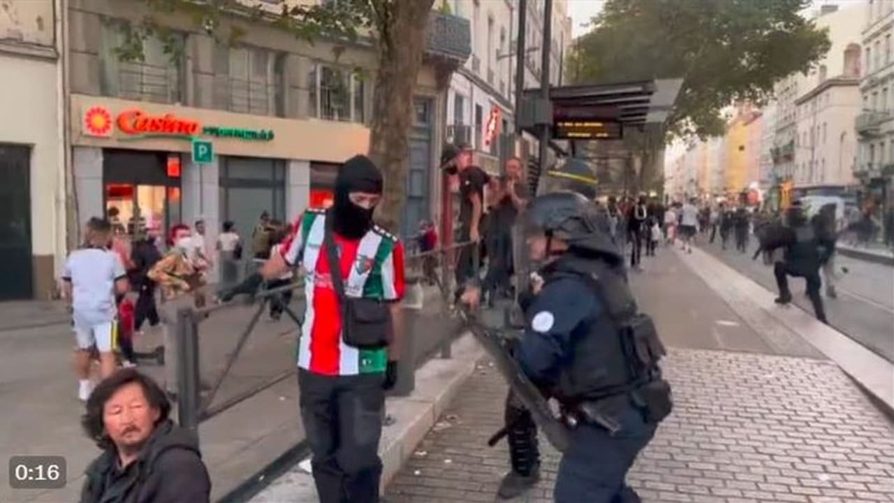 ಹಮಾಸ್ ಉಗ್ರರ ಬೆಂಬಲಿಸಿ ಬೀದಿಗಿಳಿದಿದ್ದವರಿಗೆ ಲಾಠಿರುಚಿ ತೋರಿಸಿದ ಫ್ರಾನ್ಸ್ ಪೊಲೀಸರು: ವೀಡಿಯೋ ಹಮಾಸ್ ಉಗ್ರರ ಬೆಂಬಲಿಸಿ ಬೀದಿಗಿಳಿದಿದ್ದವರಿಗೆ ಲಾಠಿರುಚಿ ತೋರಿಸಿದ ಫ್ರಾನ್ಸ್ ಪೊಲೀಸರು: ವೀಡಿಯೋ