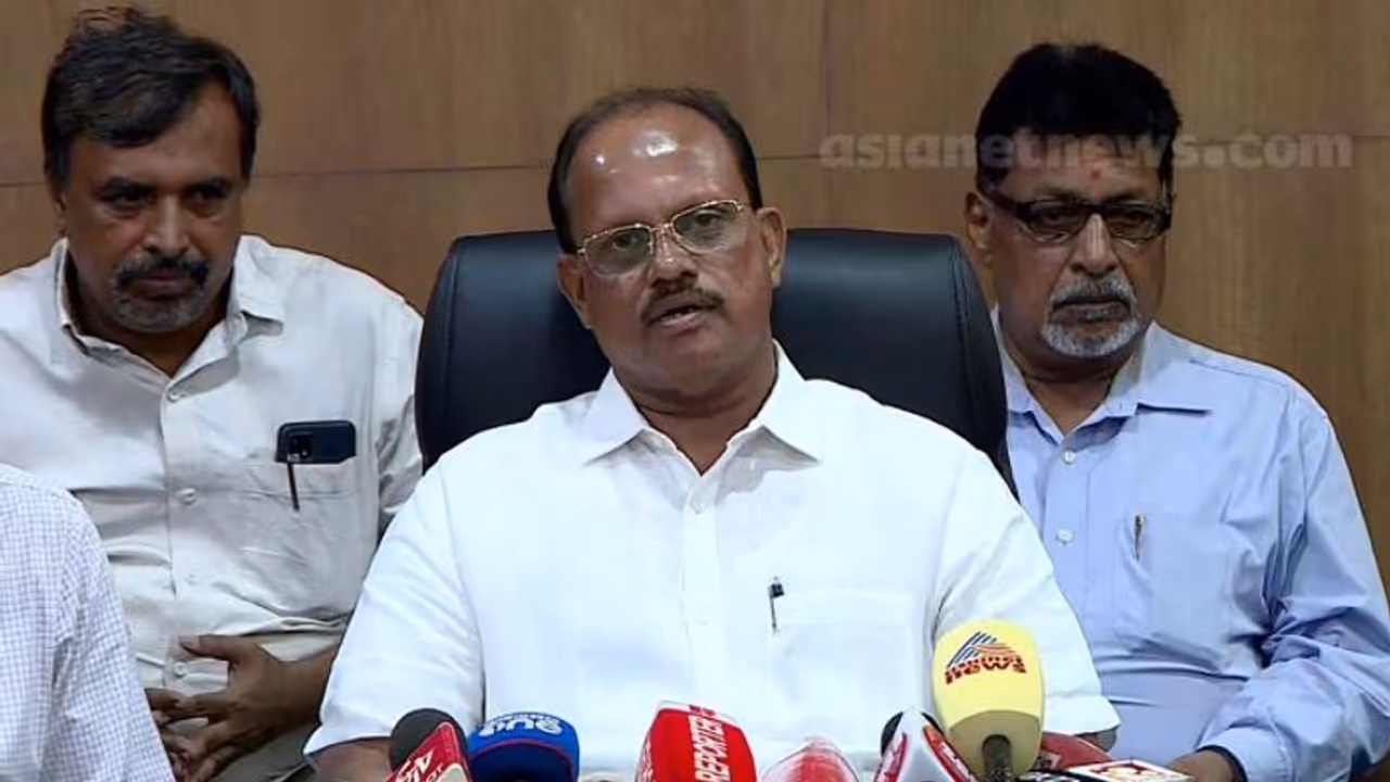 വിഴിഞ്ഞത്തേക്കുള്ള കപ്പൽ 15 ന് ബർത്തിലെത്തും, വാട്ടർ സല്യൂട്ട് നൽകി സ്വീകരിക്കും: മന്ത്രി വിഴിഞ്ഞത്തേക്കുള്ള കപ്പൽ 15 ന് ബർത്തിലെത്തും, വാട്ടർ സല്യൂട്ട് നൽകി സ്വീകരിക്കും: മന്ത്രി