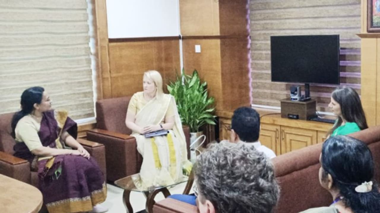 വളരെ മികച്ചതാണ്! കേരളത്തെ പുകഴ്ത്തി ഓസ്ട്രേലിയൻ മന്ത്രി, ആരോഗ്യമന്ത്രിയുമായി കൂടിക്കാഴ്ച; ഗവേഷണ സഹകരണം വളരെ മികച്ചതാണ്! കേരളത്തെ പുകഴ്ത്തി ഓസ്ട്രേലിയൻ മന്ത്രി, ആരോഗ്യമന്ത്രിയുമായി കൂടിക്കാഴ്ച; ഗവേഷണ സഹകരണം