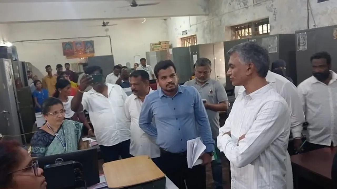 ಇ ಆಫೀಸ್ನಿಂದ ಜನರ ಅಲೆದಾಟಕ್ಕೆ ಬ್ರೇಕ್: ಸಚಿವ ಕೃಷ್ಣ ಬೈರೇಗೌಡ ಇ ಆಫೀಸ್ನಿಂದ ಜನರ ಅಲೆದಾಟಕ್ಕೆ ಬ್ರೇಕ್: ಸಚಿವ ಕೃಷ್ಣ ಬೈರೇಗೌಡ