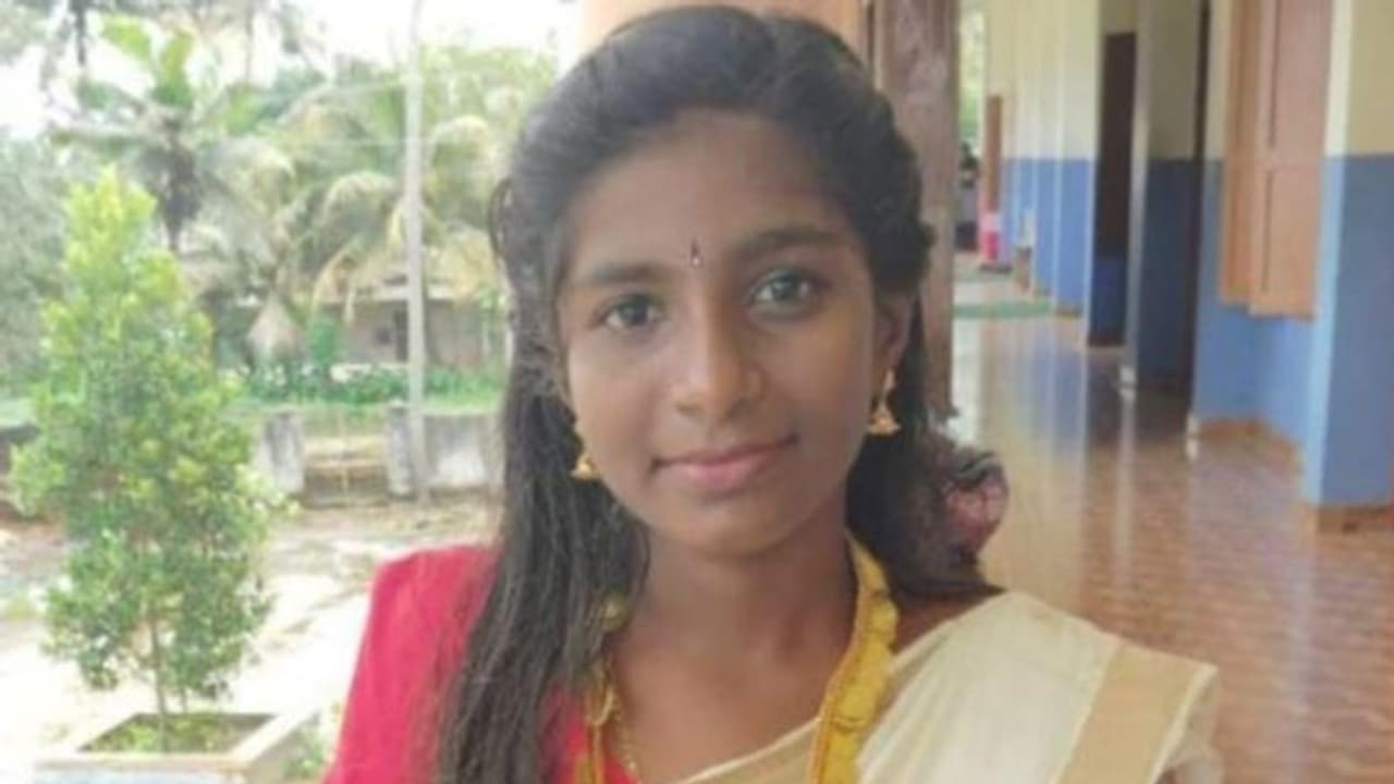 കുട്ടനാട്ടിൽ ഏഴാം ക്ലാസ് വിദ്യാർഥിനിയെ വീട്ടിൽ മരിച്ച നിലയിൽ കണ്ടെത്തി കുട്ടനാട്ടിൽ ഏഴാം ക്ലാസ് വിദ്യാർഥിനിയെ വീട്ടിൽ മരിച്ച നിലയിൽ കണ്ടെത്തി