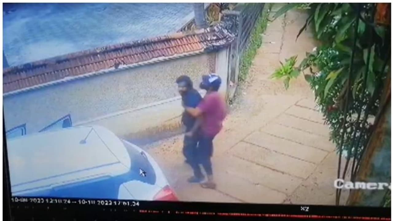 യുവാവിനെ തട്ടിക്കൊണ്ട് പോയി മർദ്ദിച്ച സംഘം പിടിയിൽ; മർദ്ദനം യുവതിയെ വാട്സ്ആപ്പിലൂടെ ശല്യം ചെയ്തെന്ന് ആരോപിച്ച്