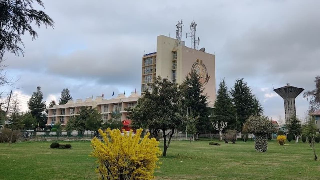 స్టాన్ ఫోర్డ్ వర్సీటీ టాప్ సైంటిస్ట్ జాబితాలో 11 మంది కాశ్మీర్ యూనివర్సిటీ ప్రొఫెసర్లు.. స్టాన్ ఫోర్డ్ వర్సీటీ టాప్ సైంటిస్ట్ జాబితాలో 11 మంది కాశ్మీర్ యూనివర్సిటీ ప్రొఫెసర్లు..