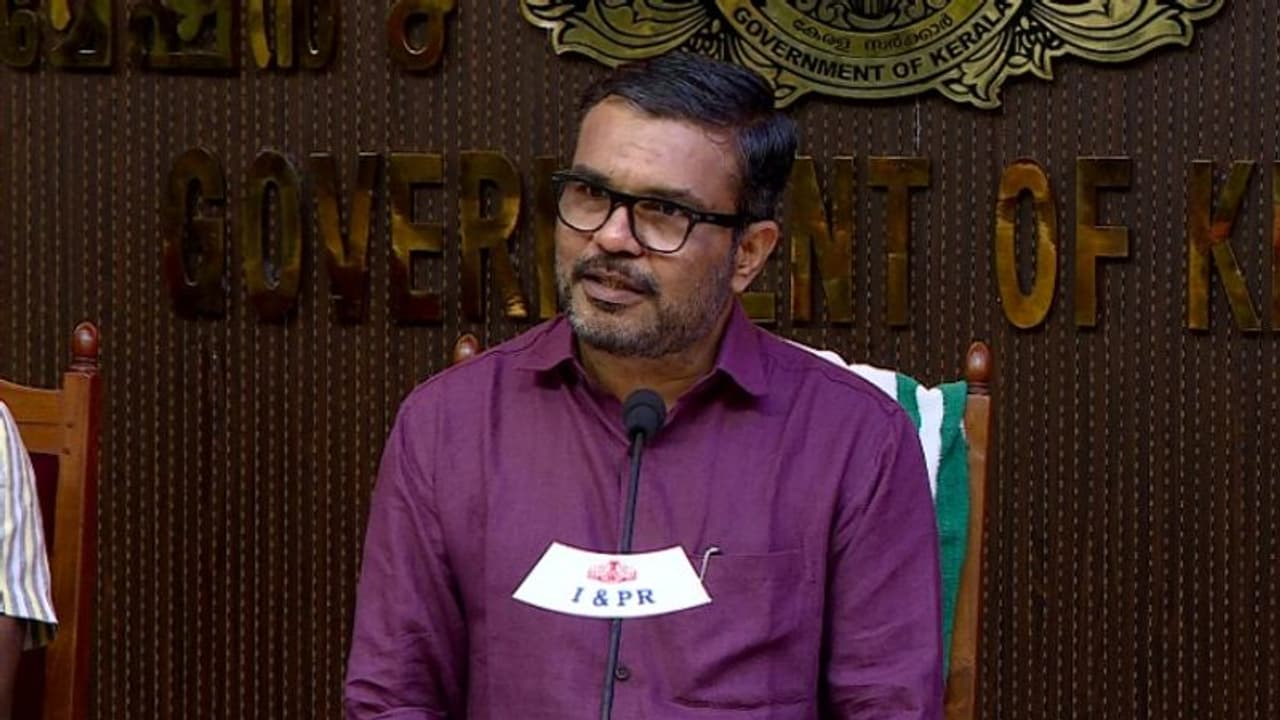 100ൽ കൂടുതൽ പേർ പങ്കെടുക്കുന്ന പരിപാടികള് ഇനി തദ്ദേശസ്ഥാപനങ്ങളിൽ അറിയിക്കണം,മാലിന്യനിർമാർജനത്തിന് ഫീസടക്കണം 100ൽ കൂടുതൽ പേർ പങ്കെടുക്കുന്ന പരിപാടികള് ഇനി തദ്ദേശസ്ഥാപനങ്ങളിൽ അറിയിക്കണം,മാലിന്യനിർമാർജനത്തിന് ഫീസടക്കണം