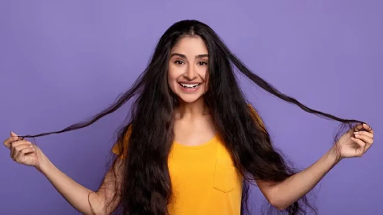 Why does your hair smell and how to avoid it?