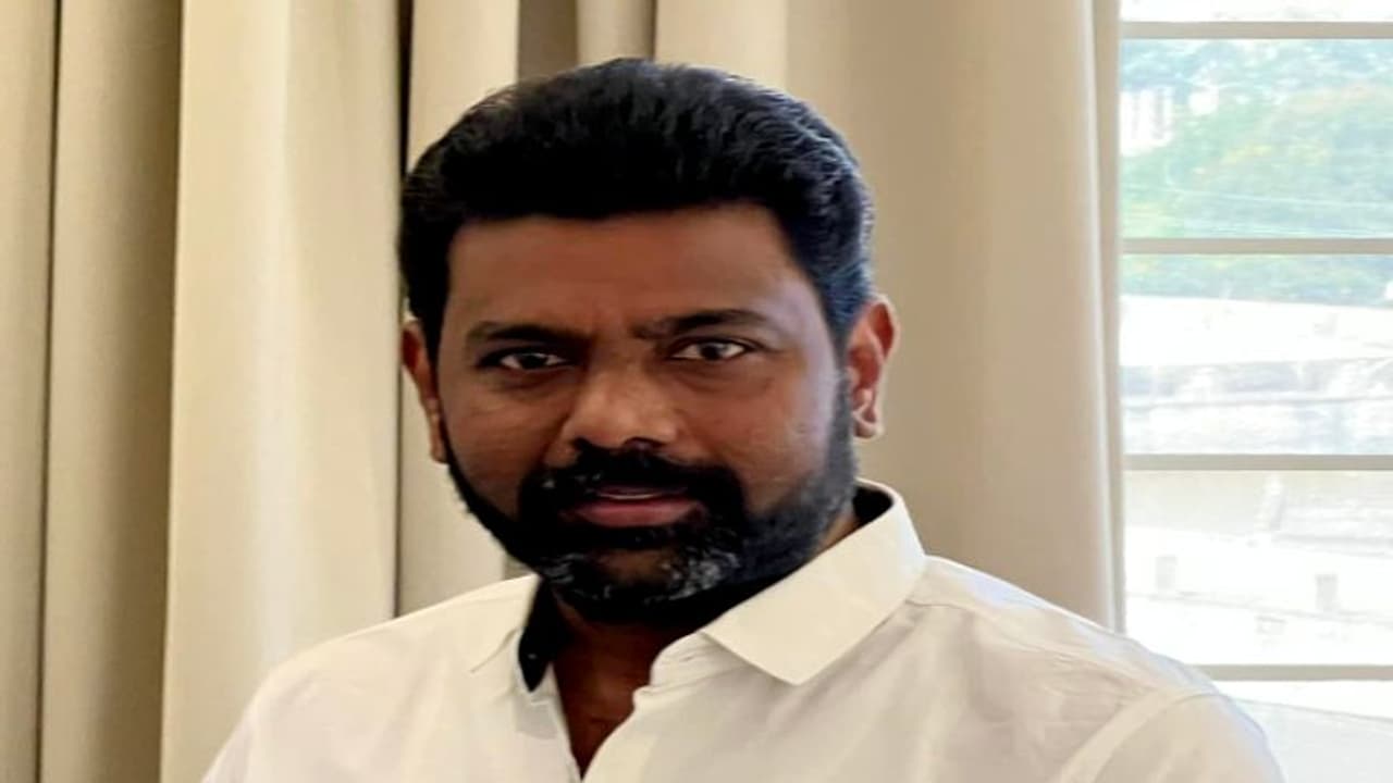 లోకేష్ సన్నిహితుడు గుణ్ణం చంద్రమౌళి నివాసంలో ఐటీ సోదాలు.. లోకేష్ సన్నిహితుడు గుణ్ణం చంద్రమౌళి నివాసంలో ఐటీ సోదాలు..