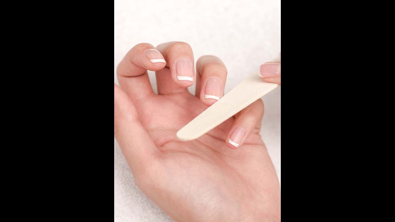 നഖങ്ങൾ ഭംഗിയുള്ളതാക്കാൻ പരീക്ഷിക്കാം ഈ പൊടിക്കെെകൾ നഖങ്ങൾ ഭംഗിയുള്ളതാക്കാൻ പരീക്ഷിക്കാം ഈ പൊടിക്കെെകൾ