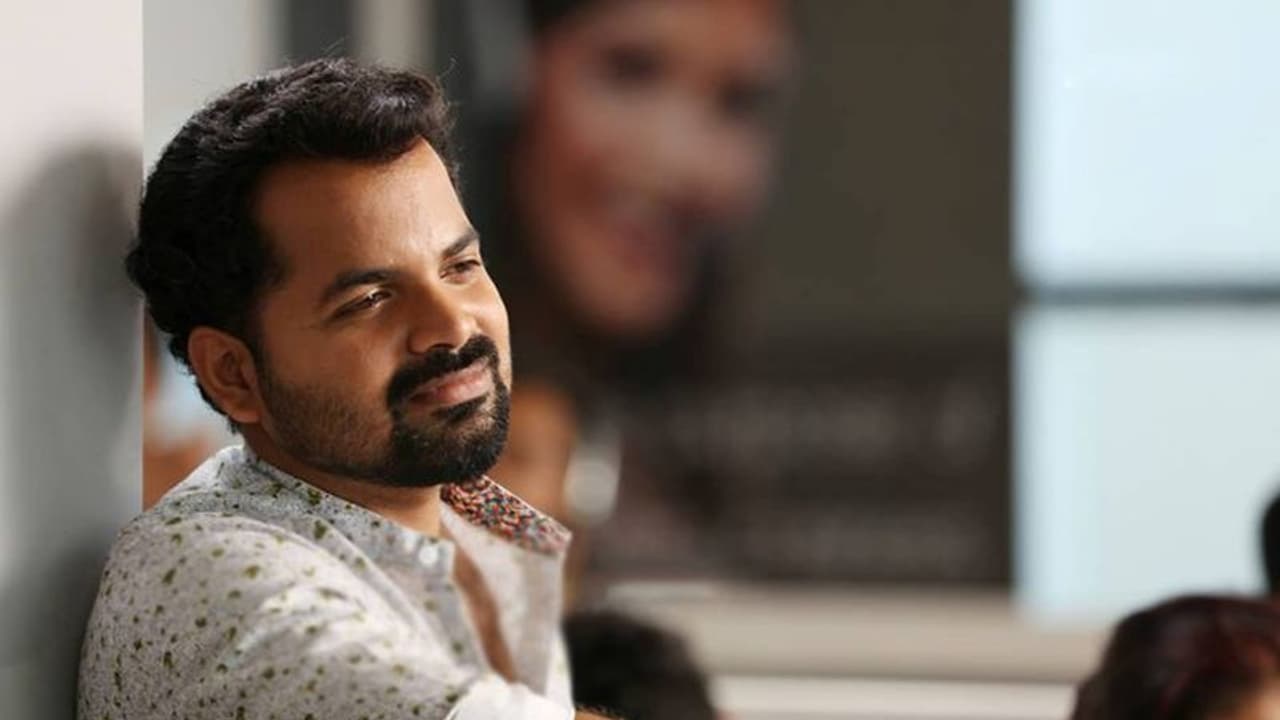 ‘സോമന്റെ കൃതാവ്’ സിനിമ പ്രമോഷനില് മാതൃകയാണല്ലോ?; 'ഇത് എന്റെ നിവൃത്തികേട്' എന്ന ഉത്തരവുമായി വിനയ് ഫോര്ട്ട് ‘സോമന്റെ കൃതാവ്’ സിനിമ പ്രമോഷനില് മാതൃകയാണല്ലോ?; 'ഇത് എന്റെ നിവൃത്തികേട്' എന്ന ഉത്തരവുമായി വിനയ് ഫോര്ട്ട്