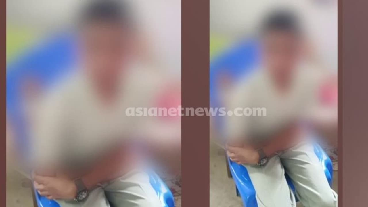 രണ്ടാനച്ഛൻ ക്രൂരമായി തല്ലി, ഭീഷണിപ്പെടുത്തി; പരിക്ക് കണ്ട് അധ്യാപകർ ഇടപെട്ടു, പ്രതി പിടിയിൽ രണ്ടാനച്ഛൻ ക്രൂരമായി തല്ലി, ഭീഷണിപ്പെടുത്തി; പരിക്ക് കണ്ട് അധ്യാപകർ ഇടപെട്ടു, പ്രതി പിടിയിൽ