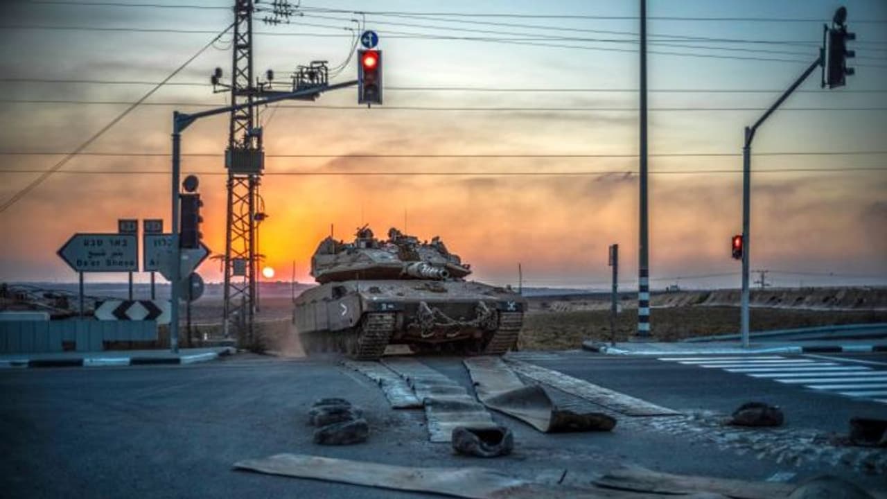 'ആരും വരരുത്, വെടിവെച്ചിടുമെന്ന് മുന്നറിയിപ്പ്'; മിസൈൽ തൊടുത്ത് ലെബനോൻ, തിരിച്ചടിച്ച് ഇസ്രയേൽ 'ആരും വരരുത്, വെടിവെച്ചിടുമെന്ന് മുന്നറിയിപ്പ്'; മിസൈൽ തൊടുത്ത് ലെബനോൻ, തിരിച്ചടിച്ച് ഇസ്രയേൽ