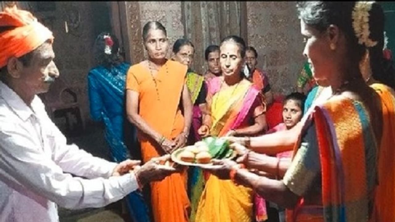 25 ವರ್ಷಗಳ ಹಿಂದೆ ಮೃತಪಟ್ಟವರಿಗೆ ನಡೀತು ಪ್ರೇತಗಳ ಮದುವೆ: ವಿಶಿಷ್ಟ ವಿವಾಹಕ್ಕೆ ಸಾಕ್ಷಿಯಾದ ನೂರಾರು ಮಂದಿ..!