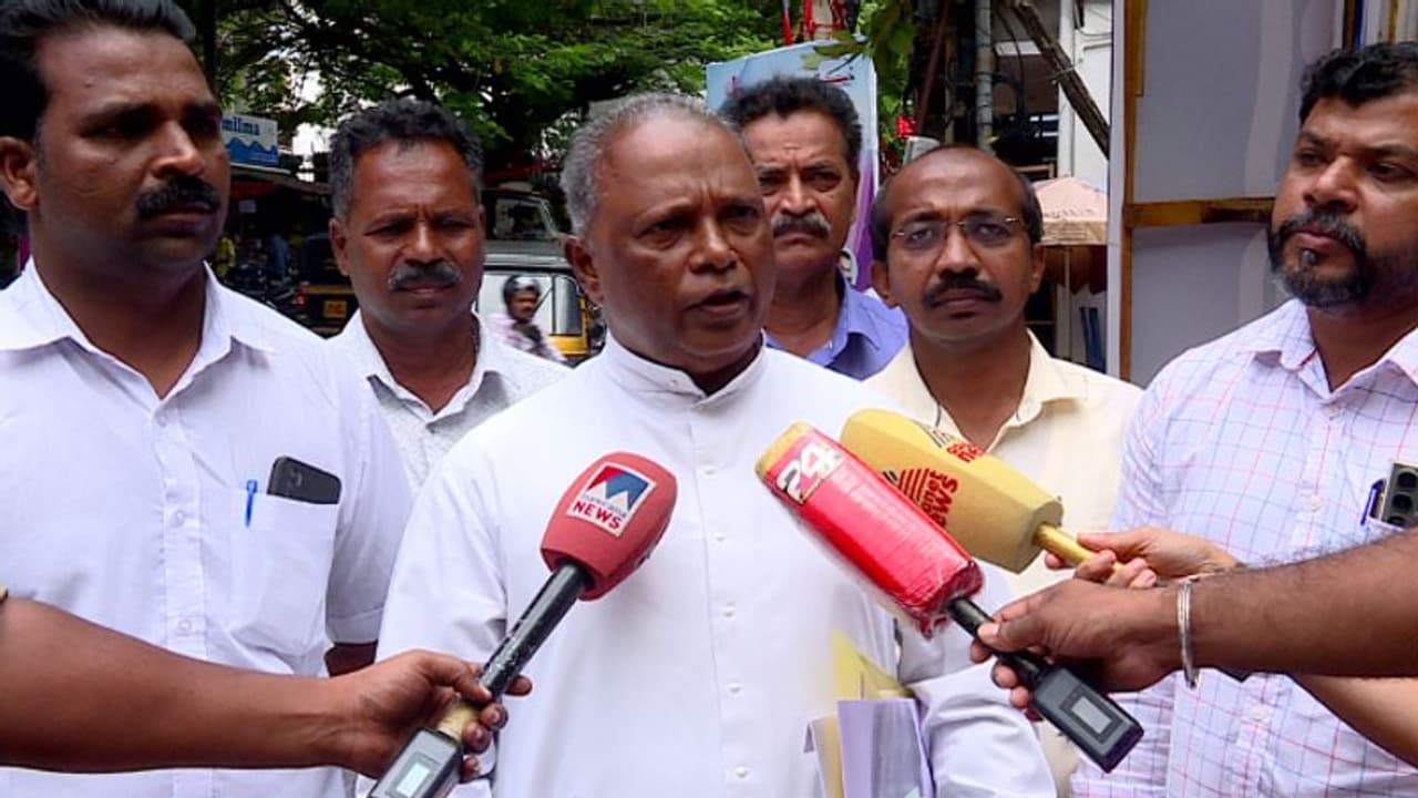 സജി ചെറിയാനുമായുള്ള ചർച്ച ഫലപ്രദം, വികസനത്തിനെതിരല്ല, പക്ഷേ ആവശ്യങ്ങൾ പരിഹരിക്കണം; മോൺസിംഗർ നിക്കോളാസ് സജി ചെറിയാനുമായുള്ള ചർച്ച ഫലപ്രദം, വികസനത്തിനെതിരല്ല, പക്ഷേ ആവശ്യങ്ങൾ പരിഹരിക്കണം; മോൺസിംഗർ നിക്കോളാസ്