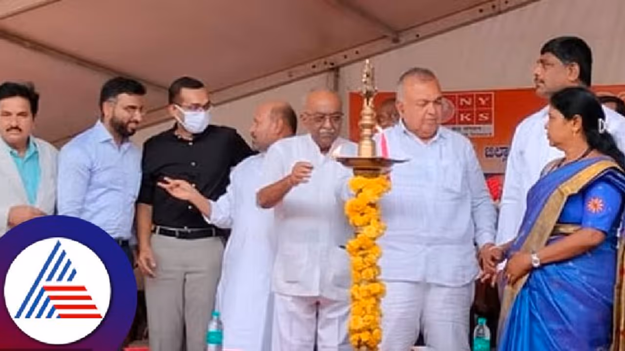 ರಾಮನ ಅಸ್ತಿತ್ವ ಪ್ರಶ್ನಿಸಿದ್ದ ಕಾಂಗ್ರೆಸ್ನಿಂದ ರಾಮಜಪ! ರಾಮನಗರದಲ್ಲಿ ರಾಮೋತ್ಸವಕ್ಕೆ ಚಿಂತನೆ! ರಾಮನ ಅಸ್ತಿತ್ವ ಪ್ರಶ್ನಿಸಿದ್ದ ಕಾಂಗ್ರೆಸ್ನಿಂದ ರಾಮಜಪ! ರಾಮನಗರದಲ್ಲಿ ರಾಮೋತ್ಸವಕ್ಕೆ ಚಿಂತನೆ!