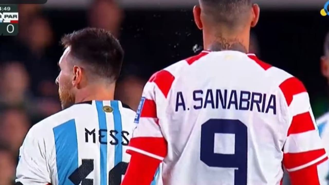 വാക് പോരിന് പിന്നാലെ മെസിക്കുനേരെ തുപ്പി പരാഗ്വേ താരം, പ്രതിഷേധവുമായി ആരാധകർ; പ്രതികരണവുമായി അർജന്റീന നായകൻ വാക് പോരിന് പിന്നാലെ മെസിക്കുനേരെ തുപ്പി പരാഗ്വേ താരം, പ്രതിഷേധവുമായി ആരാധകർ; പ്രതികരണവുമായി അർജന്റീന നായകൻ