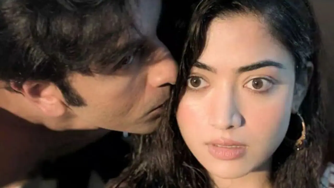 'നടി രശ്മിക മന്ദാനയ്ക്ക് കണ്ണുകാണില്ലേ?', ബോളിവുഡ് ഗാനത്തിന് ട്രോള് 'നടി രശ്മിക മന്ദാനയ്ക്ക് കണ്ണുകാണില്ലേ?', ബോളിവുഡ് ഗാനത്തിന് ട്രോള്