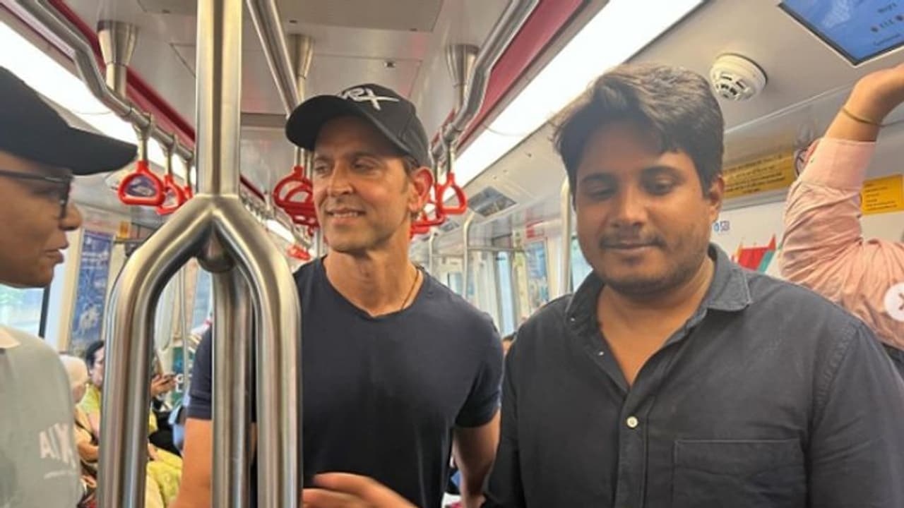 Hrithik Roshan wins hearts of fans by taking 'metro' ride for shoot Know details