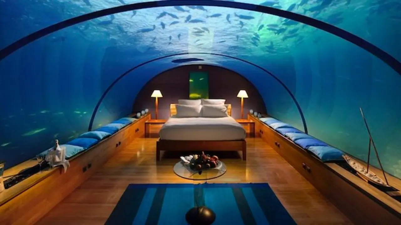 இந்த ஹோட்டலில் ஒரு நாள் தங்குவதற்கு ஒரு BMW காரை வாங்கிடலாம்.. உலகின் விலையுயர்ந்த ஹோட்டல் அறை இதுதான்..