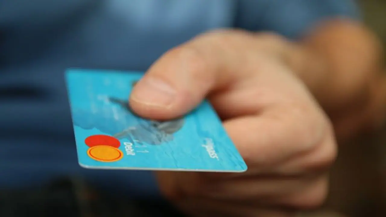 Credit Scores and Credit Cards: Choosing the Right Card for Your Score Credit Scores and Credit Cards: Choosing the Right Card for Your Score