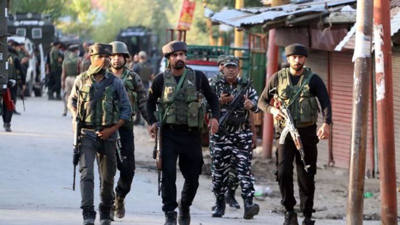 Security forces avert major disaster on Srinagar-Kupwara highway: LPG cylinders connected to IED recovered