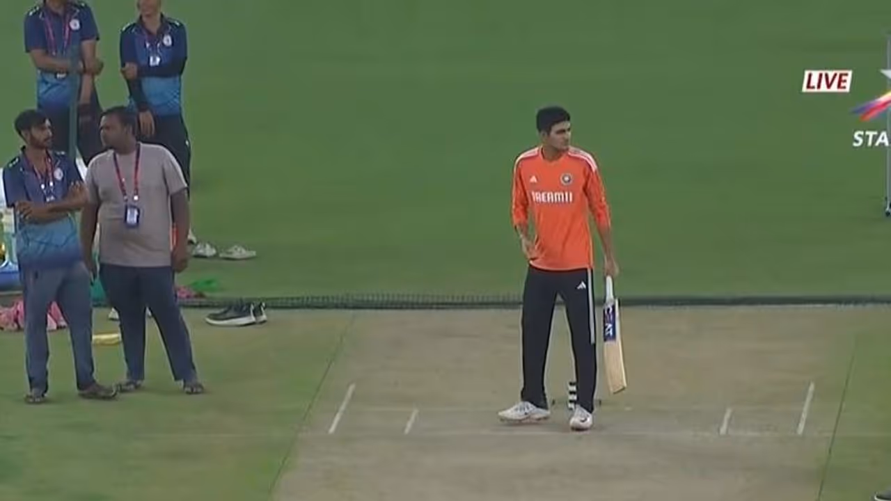 അഹമ്മദാബാദില് ടോസ് കിട്ടിയാല് ബൗളിംഗോ ബാറ്റിംഗോ? പിച്ചൊരുക്കിയ ക്യൂറേറ്റര് പറയാനുളളത് ഇങ്ങനെ അഹമ്മദാബാദില് ടോസ് കിട്ടിയാല് ബൗളിംഗോ ബാറ്റിംഗോ? പിച്ചൊരുക്കിയ ക്യൂറേറ്റര് പറയാനുളളത് ഇങ്ങനെ