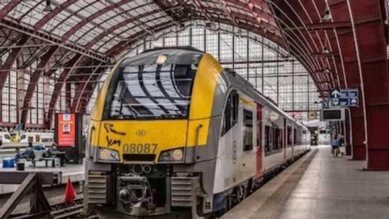 ഒരേയൊരു യാത്രക്കാരനോ യാത്രക്കാരിക്കോ വേണ്ടി മാത്രം നമ്മുടെ ട്രെയിൻ ഓടുമോ? ഒരേയൊരു യാത്രക്കാരനോ യാത്രക്കാരിക്കോ വേണ്ടി മാത്രം നമ്മുടെ ട്രെയിൻ ഓടുമോ?