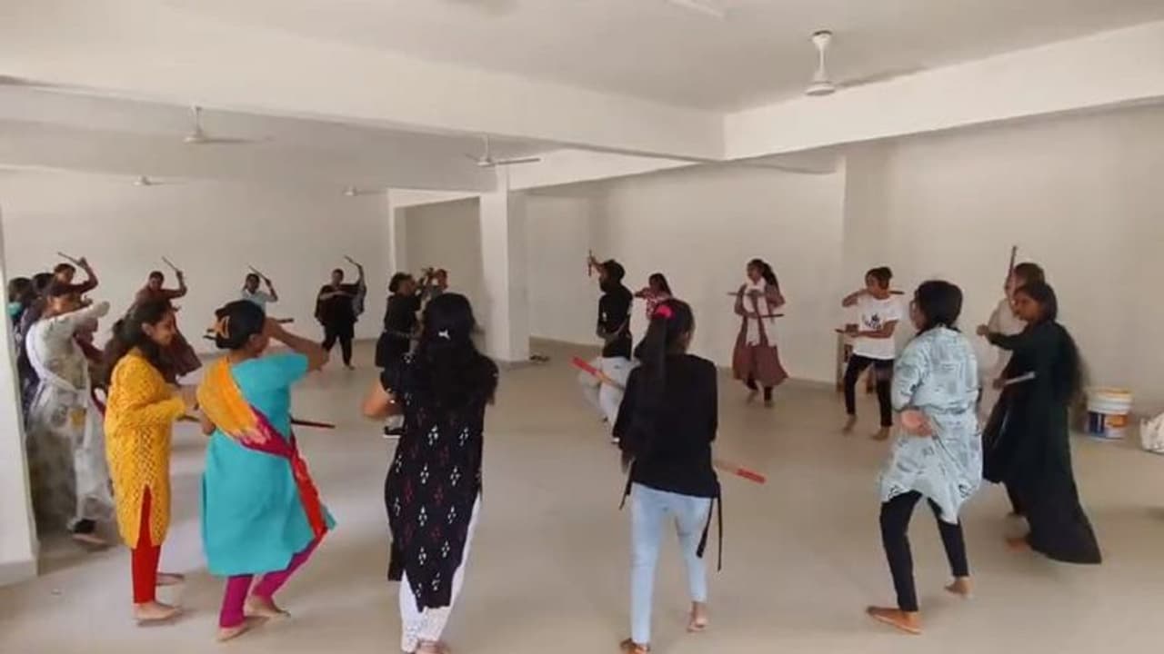 ಮಹಾನವಮಿ ಸಂಭ್ರಮ: ದಾಂಡಿಯಾ ನೃತ್ಯಕ್ಕಾಗಿ ಶುರುವಾಗಿದೆ ಭರ್ಜರಿ ತಯಾರಿ!