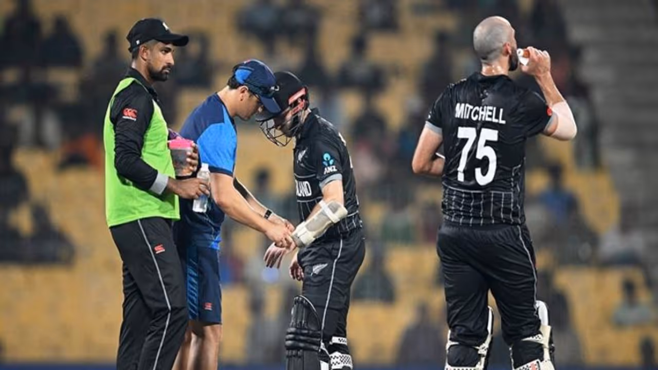 NZ vs BAN: கையில் காயம் பாதியிலேயே வெளியேறிய வில்லியம்சன் நியூசிலாந்துக்கு 6ஆவது வெற்றி மீண்டும் நம்பர் 1! NZ vs BAN: கையில் காயம் பாதியிலேயே வெளியேறிய வில்லியம்சன் நியூசிலாந்துக்கு 6ஆவது வெற்றி மீண்டும் நம்பர் 1!