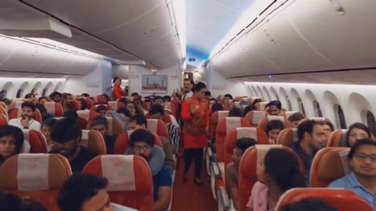 ಆಪರೇಷನ್ ಅಜಯ್: 9 ಕನ್ನಡಿಗರು ಸೇರಿ 235 ಮಂದಿ ಭಾರತೀಯರು ಇಸ್ರೇಲ್ನಿಂದ ತಾಯ್ನಾಡಿಗೆ ಎಂಟ್ರಿ ಆಪರೇಷನ್ ಅಜಯ್: 9 ಕನ್ನಡಿಗರು ಸೇರಿ 235 ಮಂದಿ ಭಾರತೀಯರು ಇಸ್ರೇಲ್ನಿಂದ ತಾಯ್ನಾಡಿಗೆ ಎಂಟ್ರಿ