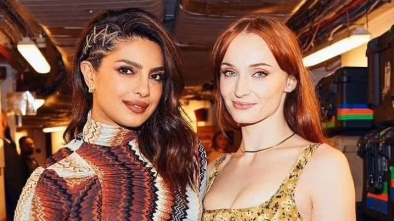 Priyanka Chopra and Sophie Turner unfollow each other on Instagram; read details Priyanka Chopra and Sophie Turner unfollow each other on Instagram; read details