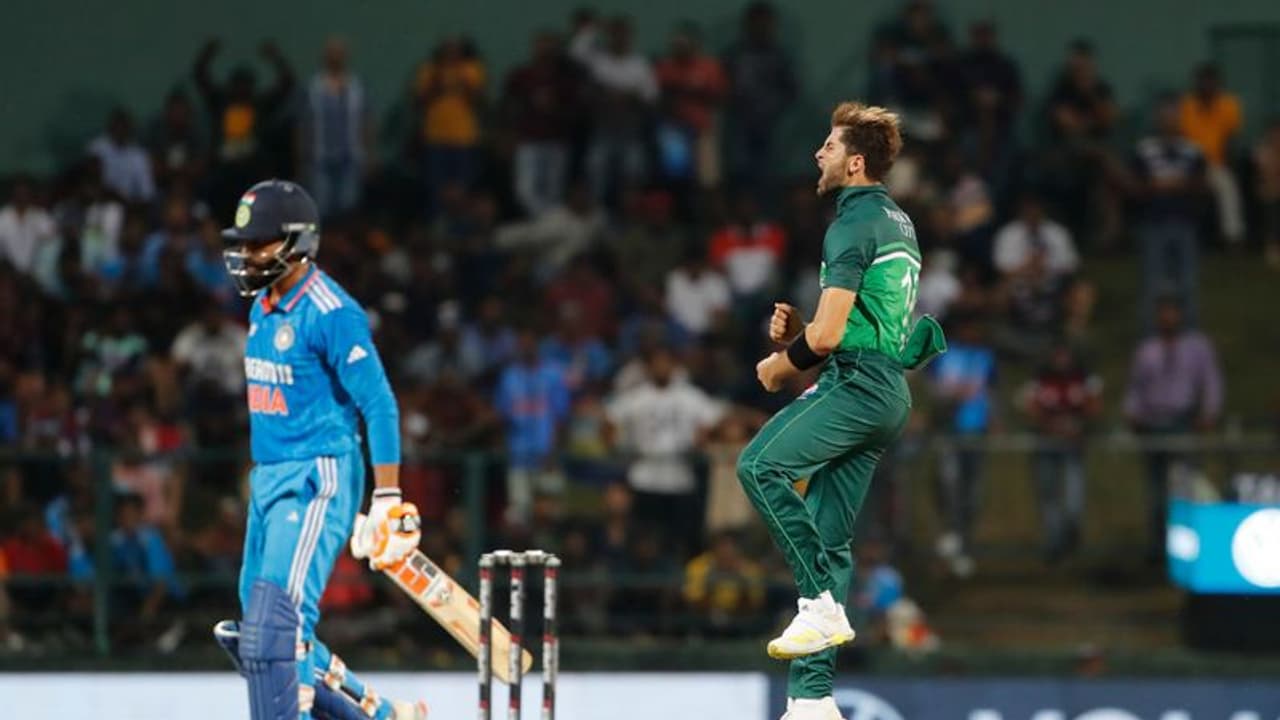 അവനെതിരെയുള്ള പോരാട്ടം നിർണായകം, കോലിയോ രോഹിത്തോ സെഞ്ചുറി അടിച്ചാൽ ഇന്ത്യ വലിയ സ്കോർ നേടുമെന്ന് രവി ശാസ്ത്രി അവനെതിരെയുള്ള പോരാട്ടം നിർണായകം, കോലിയോ രോഹിത്തോ സെഞ്ചുറി അടിച്ചാൽ ഇന്ത്യ വലിയ സ്കോർ നേടുമെന്ന് രവി ശാസ്ത്രി