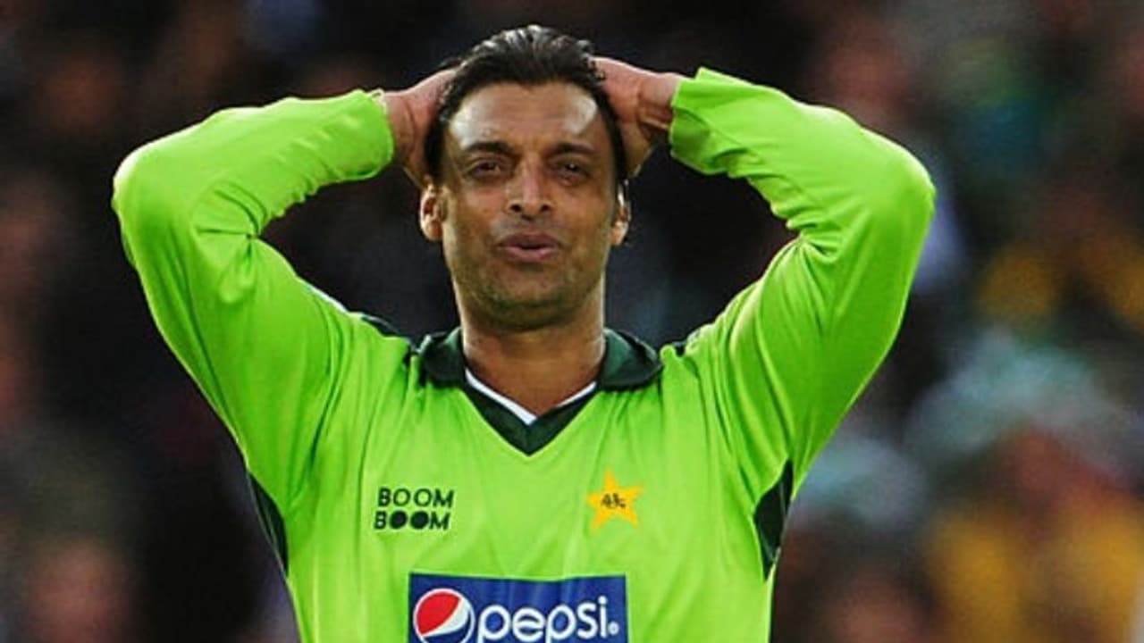 ഇന്ത്യ പാക് പോരിന് മുമ്പ് സച്ചിനെ പുറത്താക്കുന്ന ചിത്രം പങ്കുവെച്ച് അക്തർ, പൊളിച്ചടുക്കി ആരാധകര് ഇന്ത്യ പാക് പോരിന് മുമ്പ് സച്ചിനെ പുറത്താക്കുന്ന ചിത്രം പങ്കുവെച്ച് അക്തർ, പൊളിച്ചടുക്കി ആരാധകര്