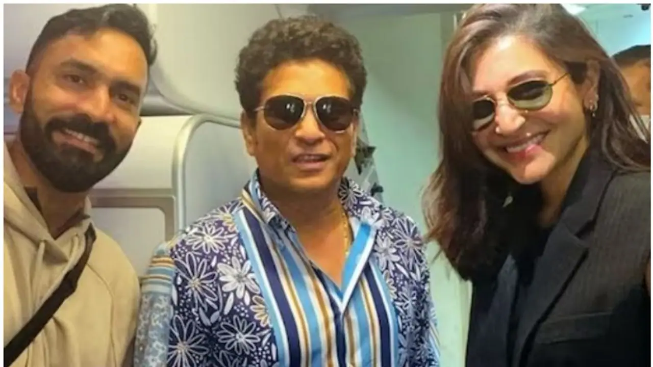 India Vs Pakistan 2023: Anushka Sharma's photo with cricket legend Sachin Tendulkar from flight is unmissable India Vs Pakistan 2023: Anushka Sharma's photo with cricket legend Sachin Tendulkar from flight is unmissable