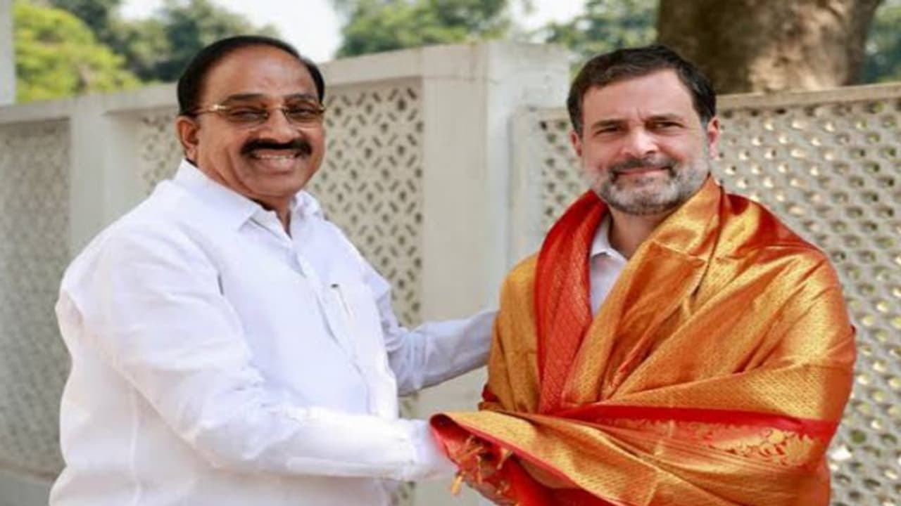 రాహుల్తో తుమ్మల కీలక భేటీ.. ఖమ్మం, పాలేరు నుంచి కాంగ్రెస్ నాయకుల పోటీపై క్లారిటీ..! రాహుల్తో తుమ్మల కీలక భేటీ.. ఖమ్మం, పాలేరు నుంచి కాంగ్రెస్ నాయకుల పోటీపై క్లారిటీ..!