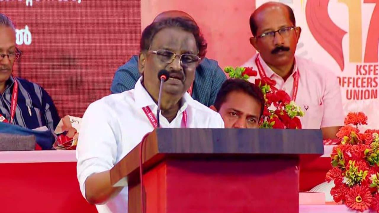 'കെഎസ്എഫ്ഇയില്‍ ഗുരുതര ക്രമക്കേട്'; വിമര്‍ശനം വിവാദമായതോടെ മയപ്പെടുത്തി എ.കെ ബാലന്‍