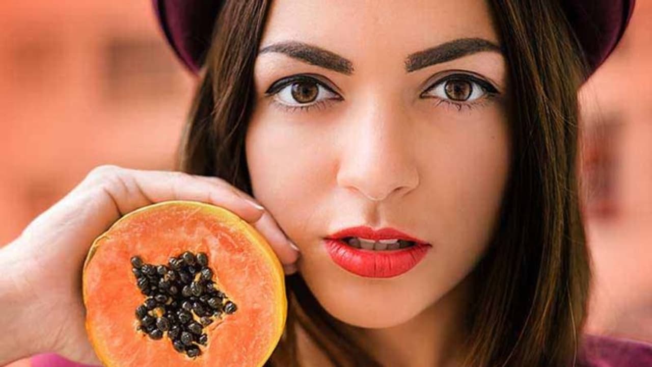 മുഖത്തെ ചുളിവുകൾ, കരുവാളിപ്പ്, കറുത്ത പാടുകള്; പപ്പായ ഇങ്ങനെ ഉപയോഗിക്കൂ... മുഖത്തെ ചുളിവുകൾ, കരുവാളിപ്പ്, കറുത്ത പാടുകള്; പപ്പായ ഇങ്ങനെ ഉപയോഗിക്കൂ...