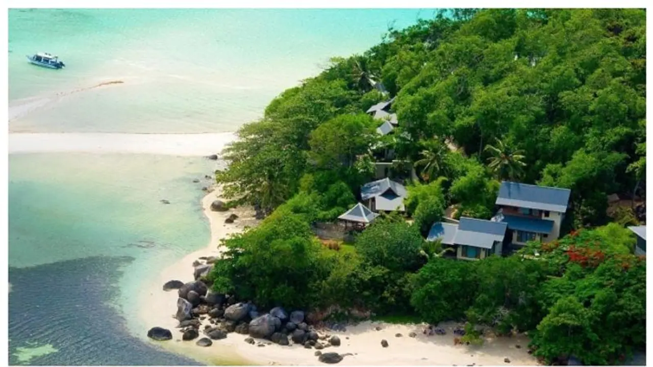 ವಿದೇಶದಲ್ಲಿ ಸ್ವಂತ ದ್ವೀಪ ಖರೀದಿಸಿ ಪ್ರವಾಸಿಗರ ಫೇವರೆಟ್ ತಾಣವನ್ನಾಗಿಸಿದ ಭಾರತೀಯ ಉದ್ಯಮಿ, ನೀವು ಹೋಗಬೇಕಾ? ವಿದೇಶದಲ್ಲಿ ಸ್ವಂತ ದ್ವೀಪ ಖರೀದಿಸಿ ಪ್ರವಾಸಿಗರ ಫೇವರೆಟ್ ತಾಣವನ್ನಾಗಿಸಿದ ಭಾರತೀಯ ಉದ್ಯಮಿ, ನೀವು ಹೋಗಬೇಕಾ?