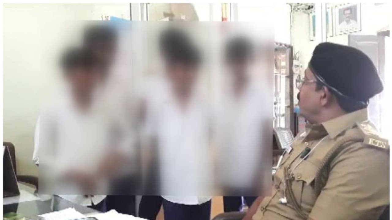 അടുത്ത ബസിന് പോരെന്നും പറഞ്ഞ് നിർത്താതെ പോയി, അങ്ങനെ വിട്ടാൽ ശരിയാകില്ലെന്ന് കുട്ടിക്കൂട്ടം, ഒടുവിൽ; വീഡിയോ