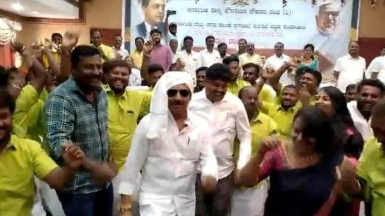 Ramanagara: ನೃತ್ಯಗಾರರನ್ನೂ ನಾಚಿಸಿದ ಶಾಸಕ ಬಾಲಕೃಷ್ಣರ ಡ್ಯಾನ್ಸ್!