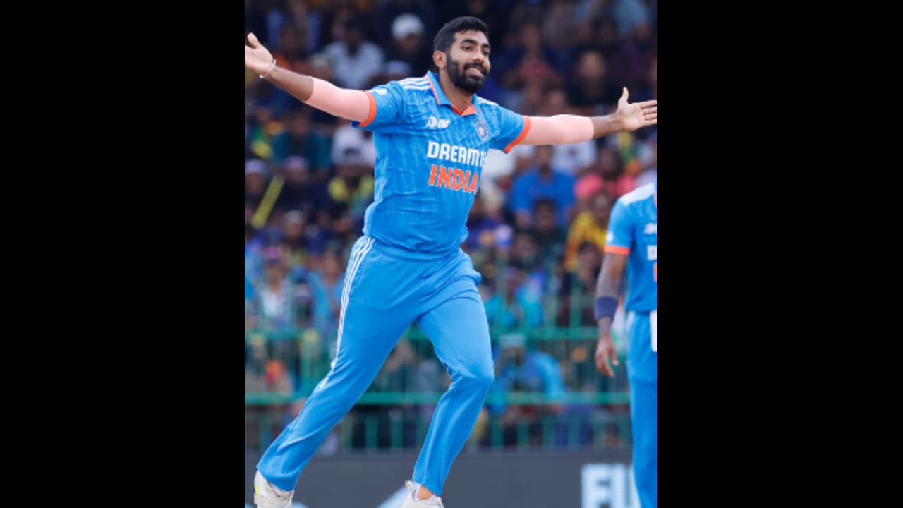 സച്ചിനും കോലിയും മാത്രമല്ല, അവര്ക്കൊപ്പം ഇനി ബുമ്രയും! സവിശേഷ പട്ടികയില് ഇടം നേടി ഇന്ത്യന് പേസര് സച്ചിനും കോലിയും മാത്രമല്ല, അവര്ക്കൊപ്പം ഇനി ബുമ്രയും! സവിശേഷ പട്ടികയില് ഇടം നേടി ഇന്ത്യന് പേസര്